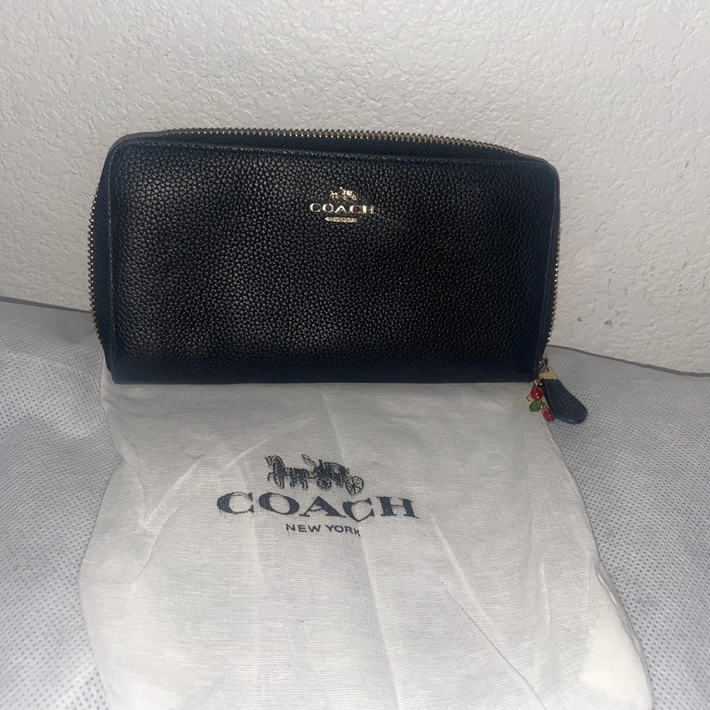 Coach Black Textured  Wallet
